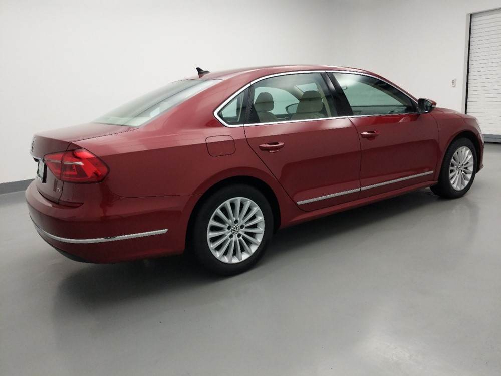 2016 Volkswagen Passat - Passenger Rear Side