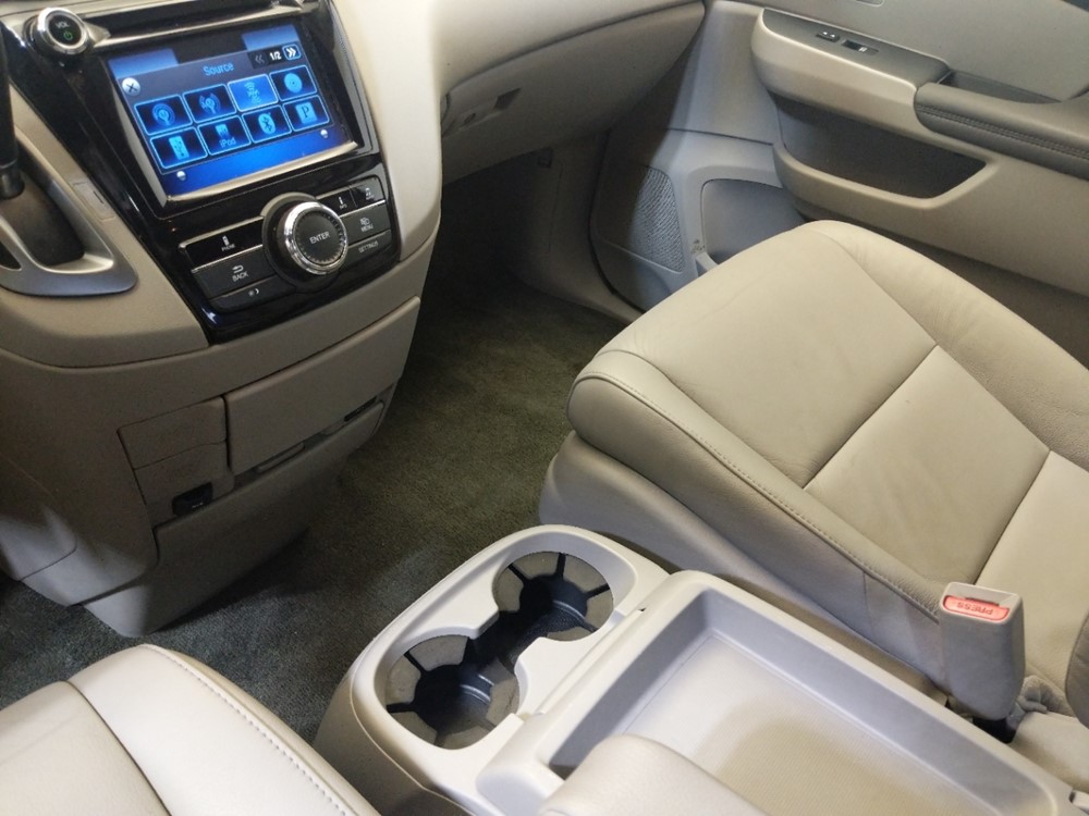 2016 Honda Odyssey - Center Console/Cup Holders