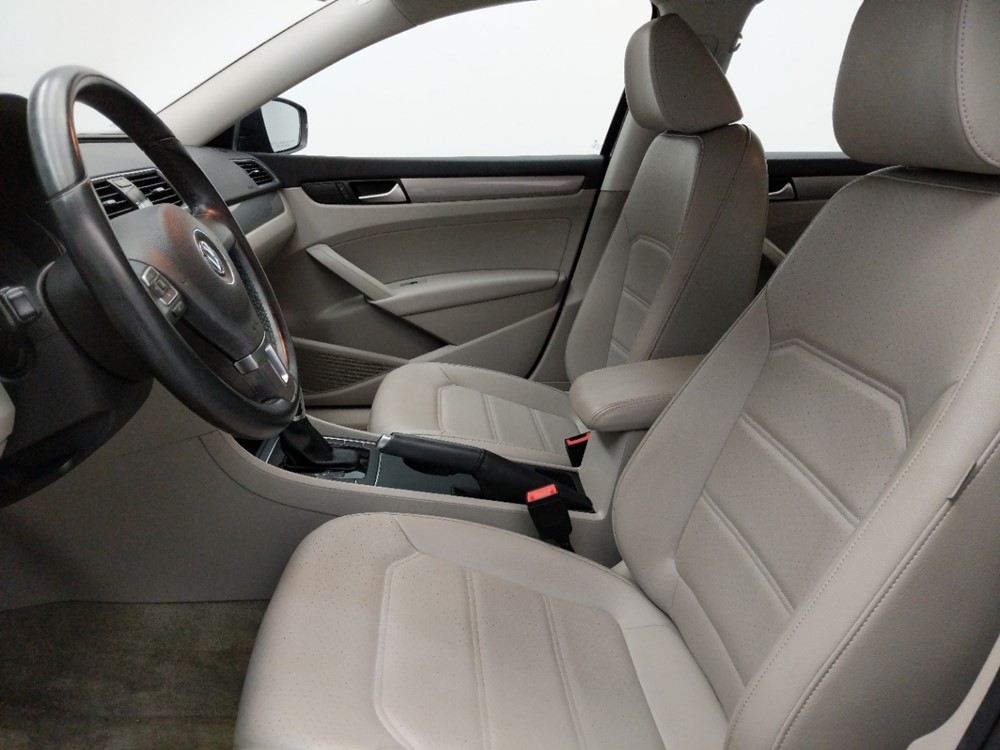 2015 Volkswagen Passat - Driver Front Seat
