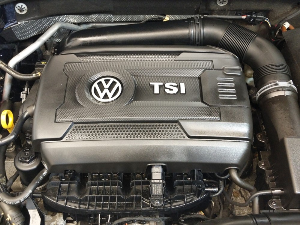 2015 Volkswagen Passat - Engine