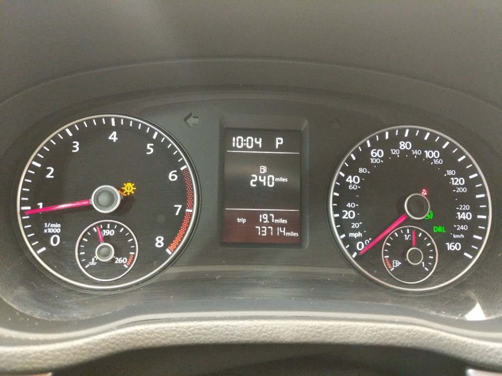 2015 Volkswagen Passat - Odometer Close Up