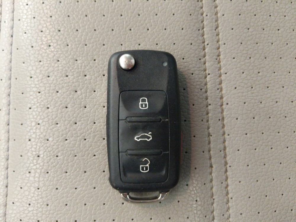 2015 Volkswagen Passat - Keys
