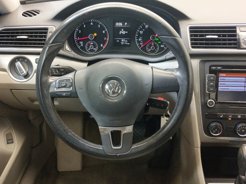 2015 Volkswagen Passat - Driver Dash