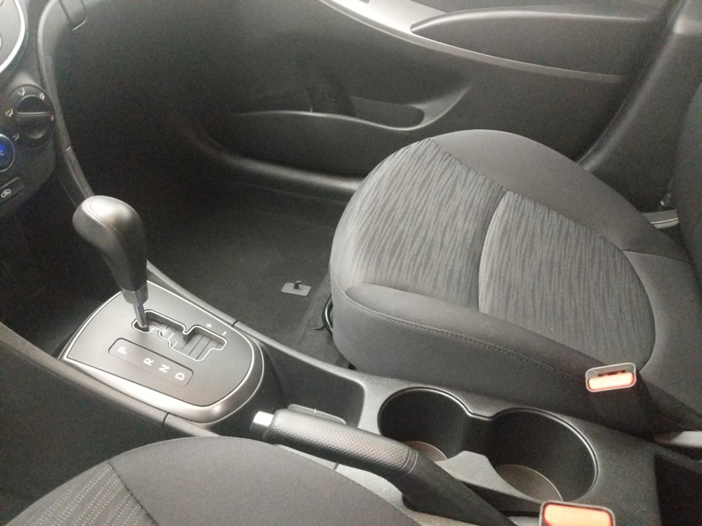 2017 Hyundai Accent - Center Console/Cup Holders