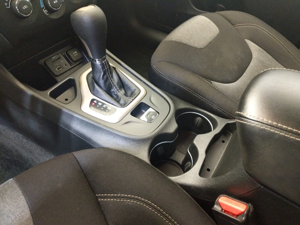 2015 Jeep Cherokee - Center Console/Cup Holders