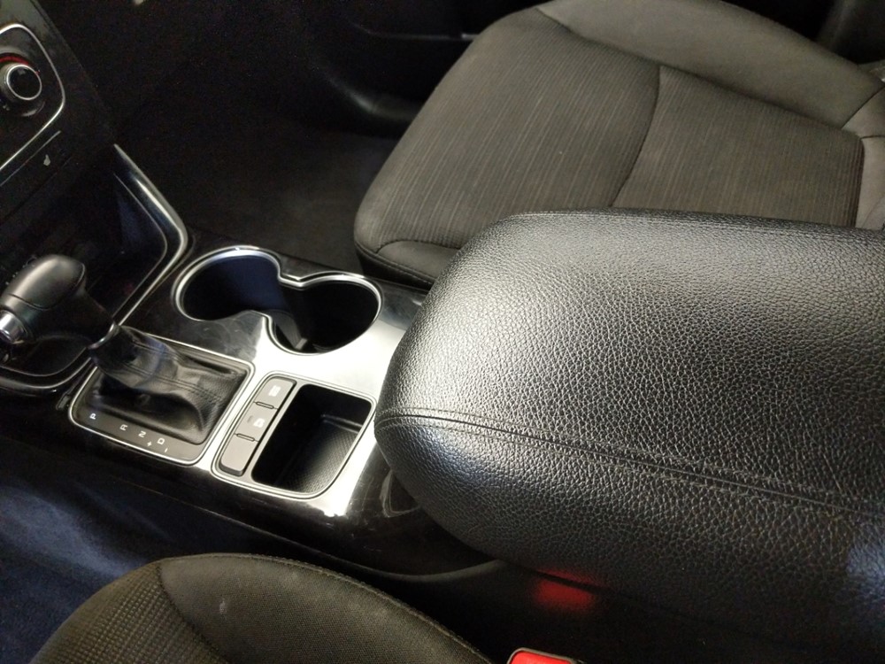 2014 Kia Sorento - Center Console/Cup Holders