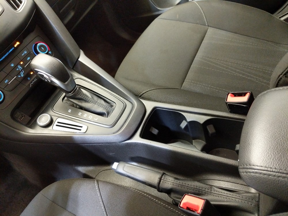 2017 Ford Focus - Center Console/Cup Holders
