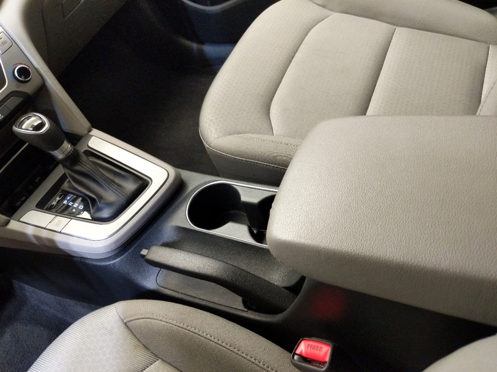 2017 Hyundai Elantra - Center Console/Cup Holders