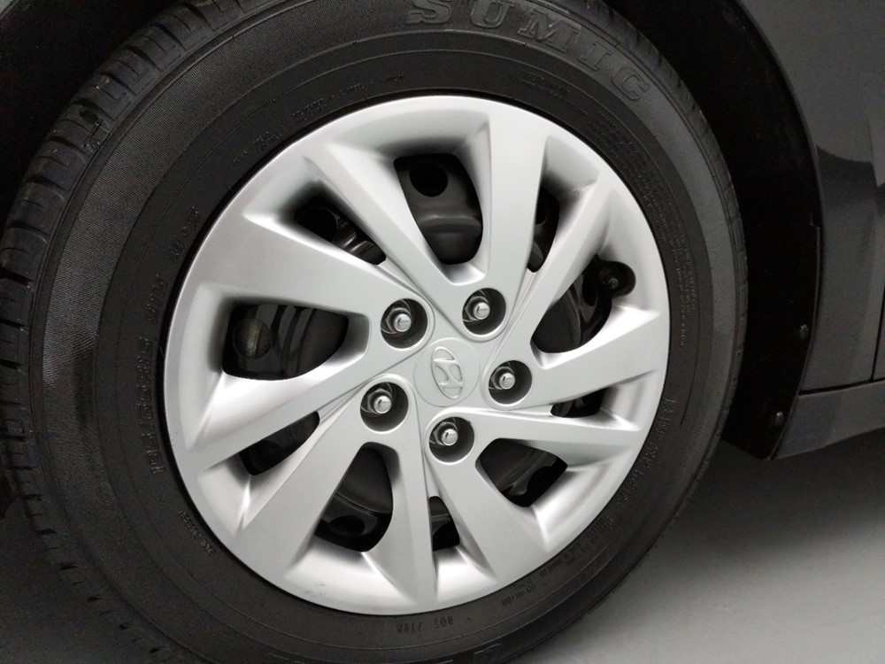 2017 Hyundai Elantra - Wheel