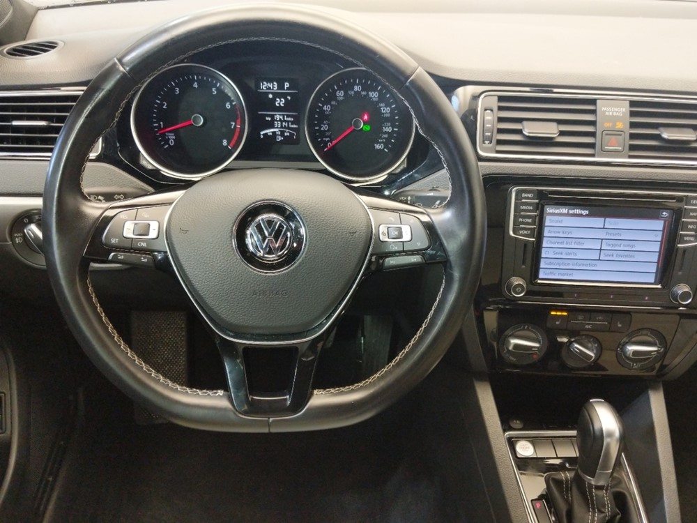 2016 Volkswagen Jetta - Driver Dash