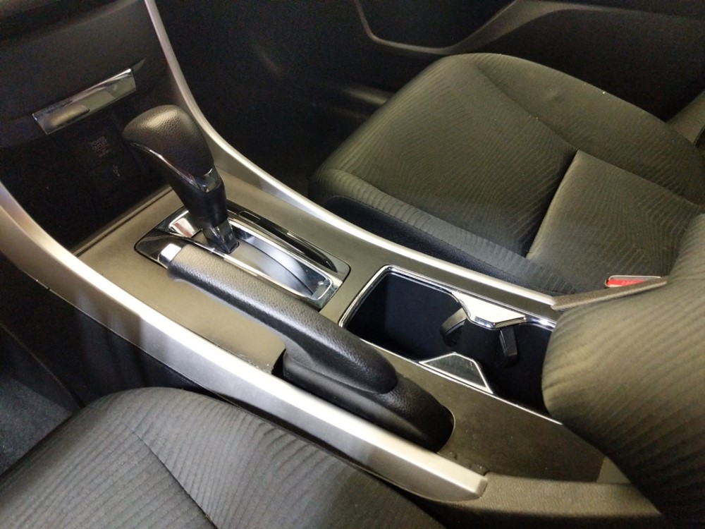 2015 Honda Accord - Center Console/Cup Holders