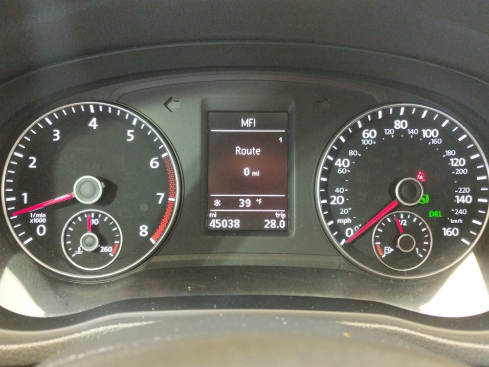 2015 Volkswagen Passat - Odometer Close Up