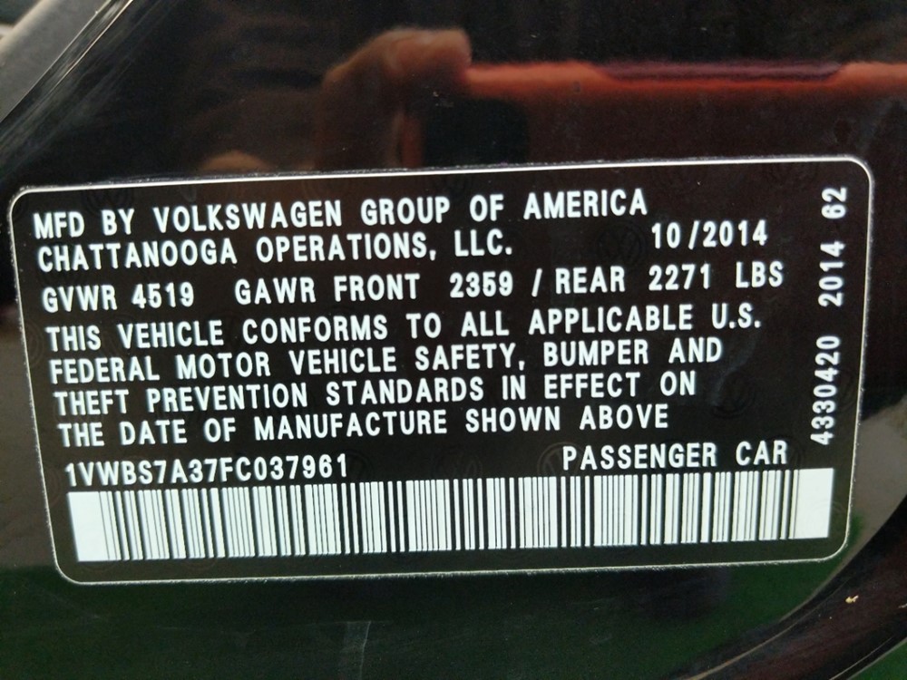 2015 Volkswagen Passat - VIN Plate