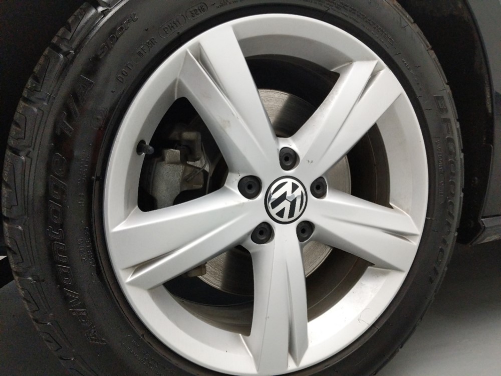2015 Volkswagen Passat - Wheel