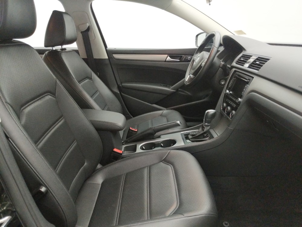 2015 Volkswagen Passat - Passenger Front Seat