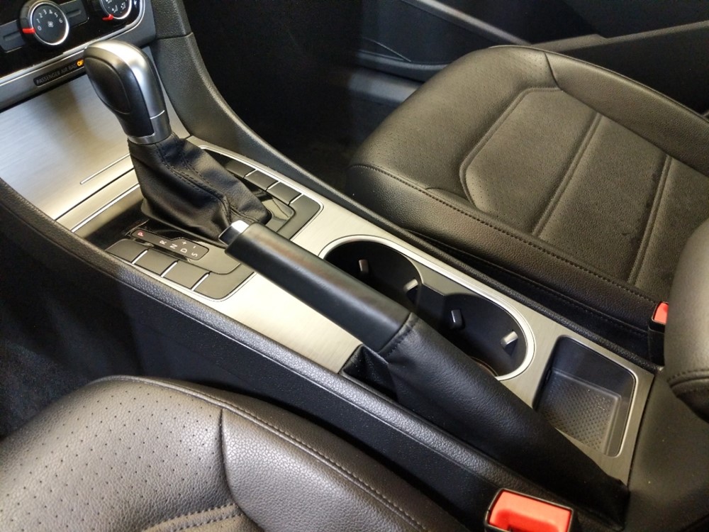 2015 Volkswagen Passat - Center Console/Cup Holders