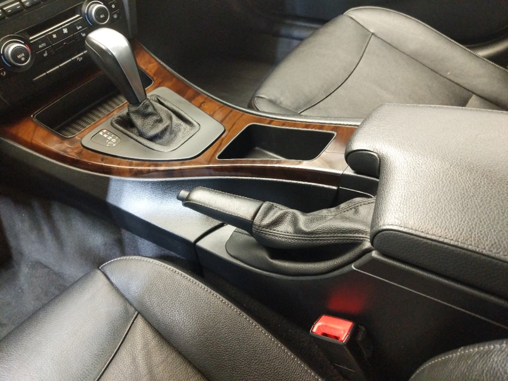 2011 BMW 328i - Center Console/Cup Holders