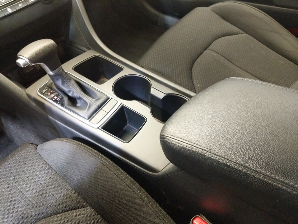 2017 Kia Optima - Center Console/Cup Holders