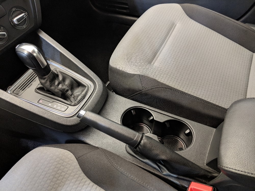 2017 Volkswagen Jetta - Center Console/Cup Holders