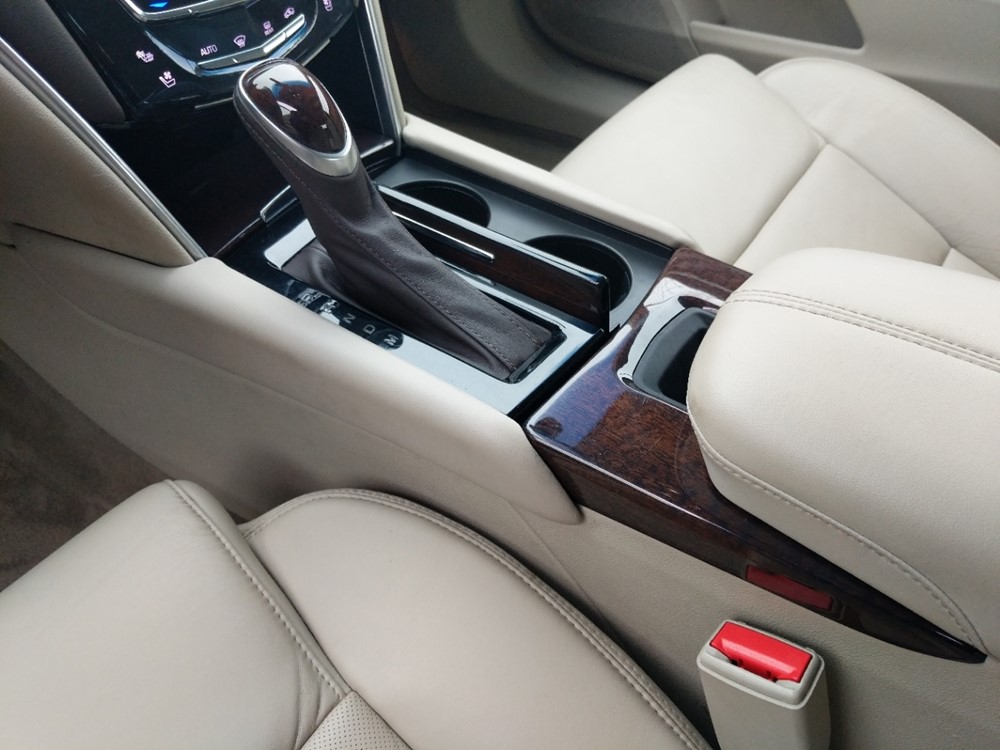 2017 Cadillac XTS - Center Console/Cup Holders