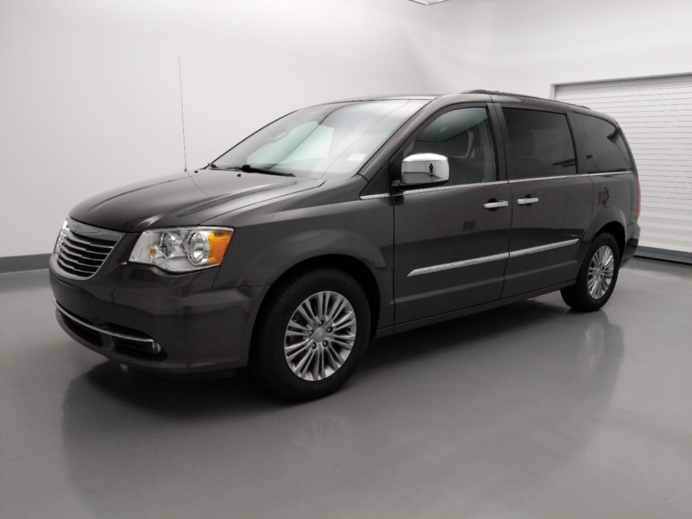 2016 Chrysler Town and Country - Driver Front Side