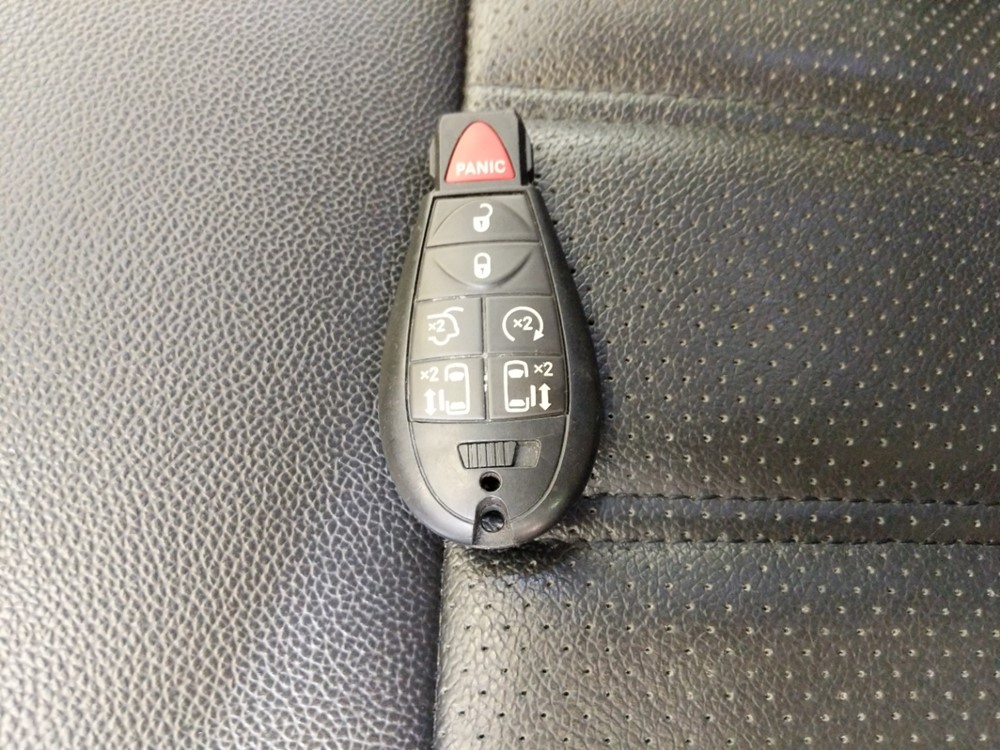 2016 Chrysler Town and Country - Keys