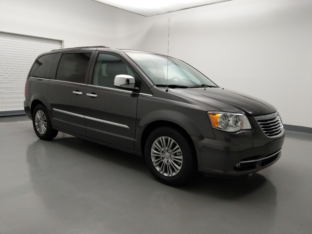 2016 Chrysler Town and Country - Passenger Front Side