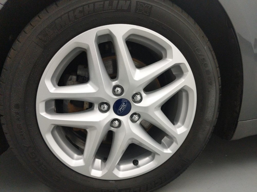 2016 Ford Fusion - Wheel