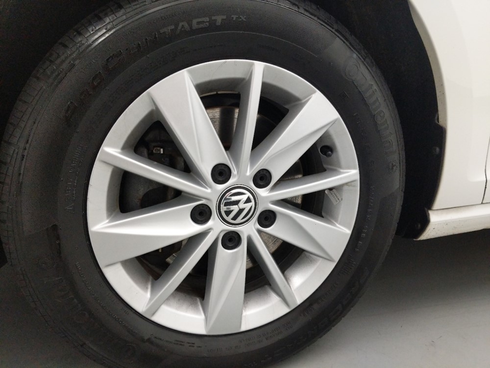 2016 Volkswagen Golf - Wheel