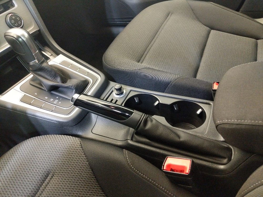 2016 Volkswagen Golf - Center Console/Cup Holders