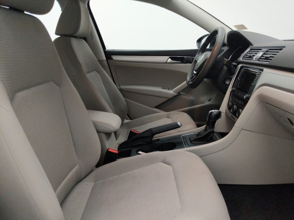 2016 Volkswagen Passat - Passenger Front Seat