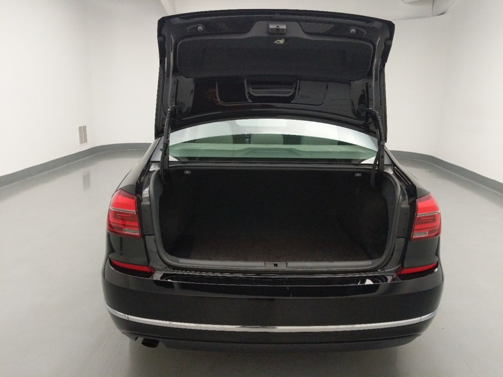 2016 Volkswagen Passat - Trunk