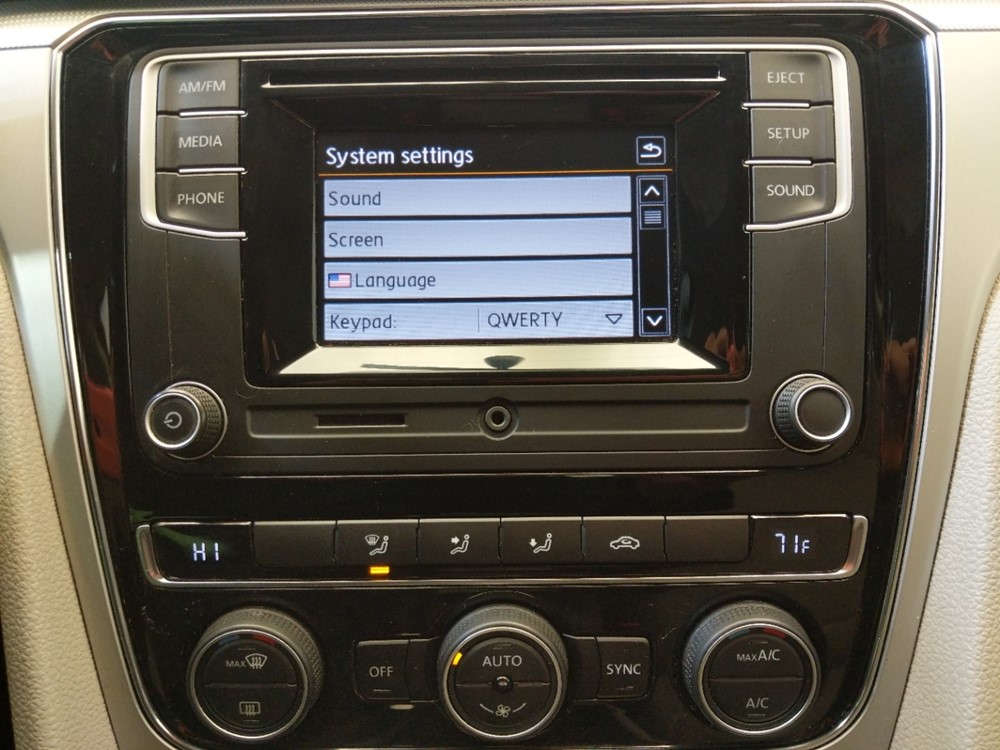 2016 Volkswagen Passat - Stereo Package