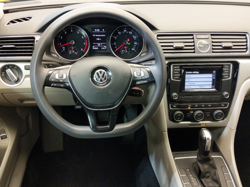 2016 Volkswagen Passat - Driver Dash