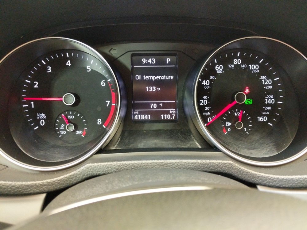 2016 Volkswagen Passat - Odometer Close Up