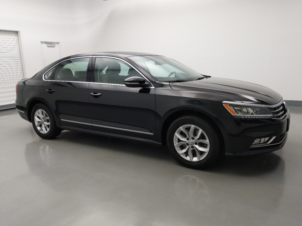 2016 Volkswagen Passat - Passenger Front Side