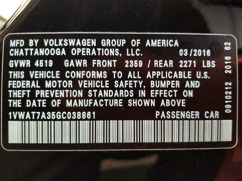 2016 Volkswagen Passat - VIN Plate