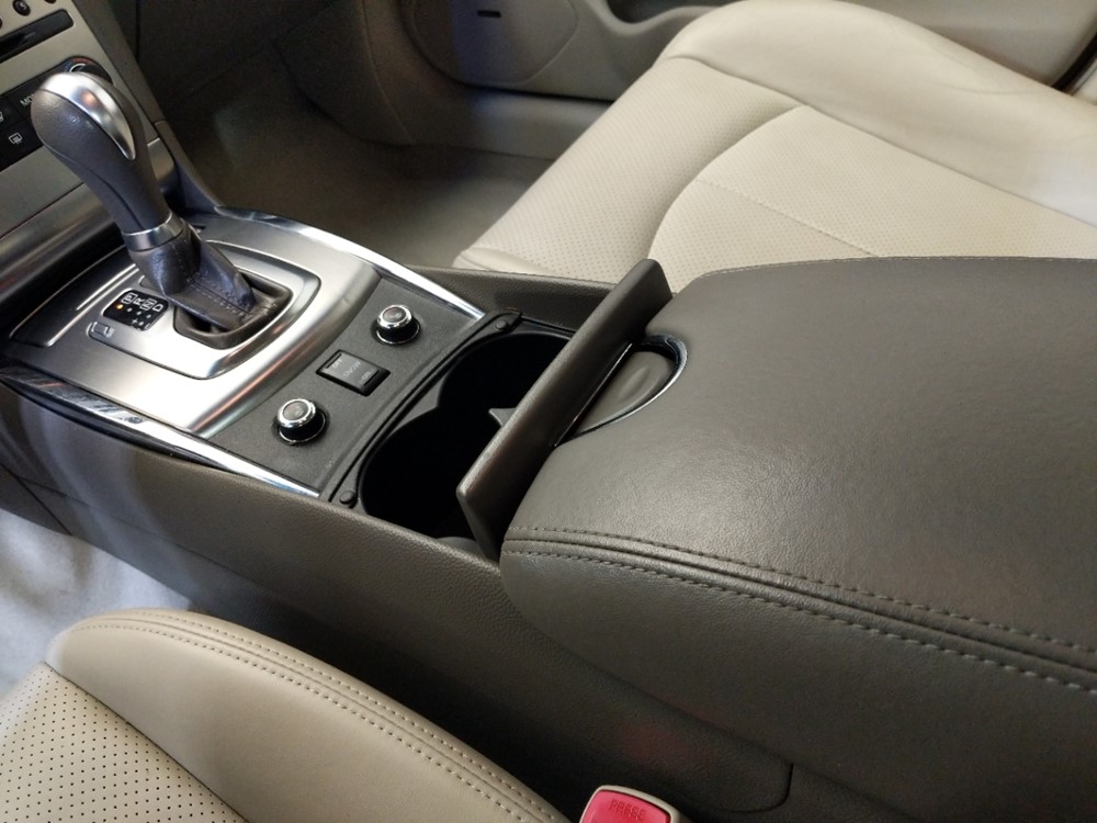 2012 INFINITI G37 - Center Console/Cup Holders