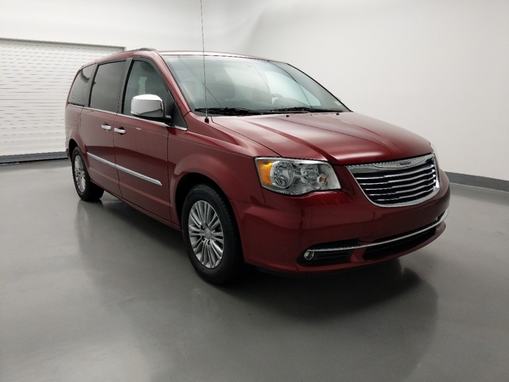 2016 Chrysler Town and Country - Passenger Front Bumper