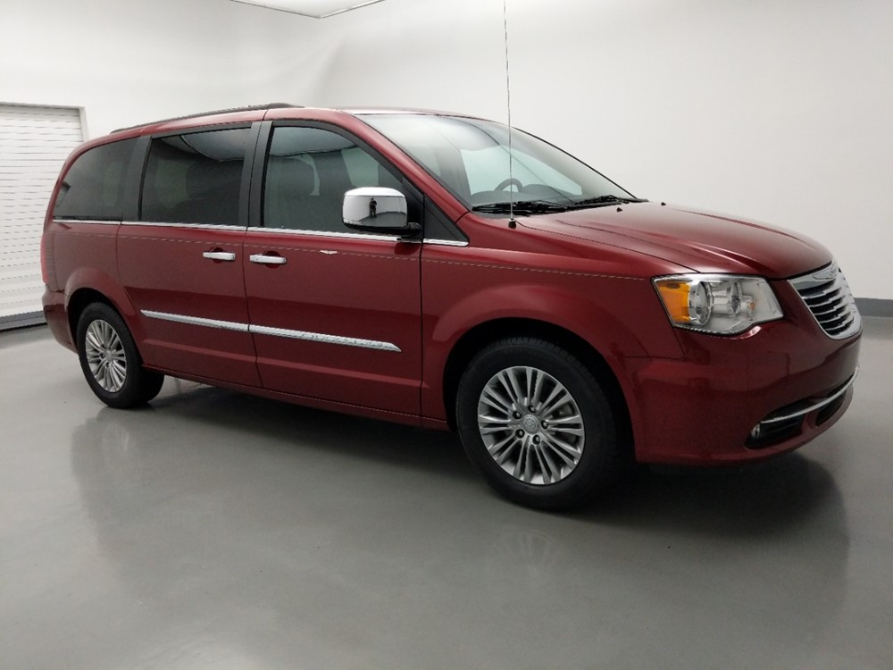 2016 Chrysler Town and Country - Passenger Front Side