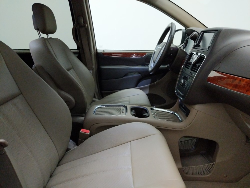 2016 Chrysler Town and Country - Passenger Front Seat