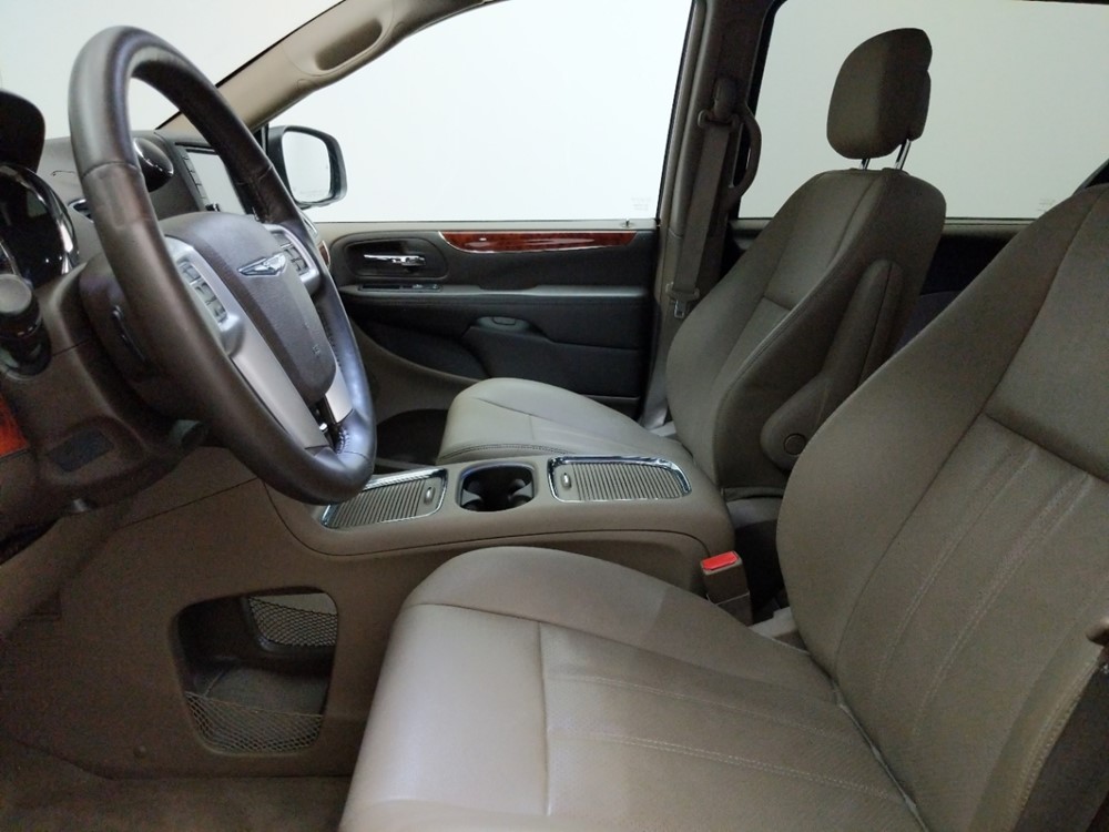 2016 Chrysler Town and Country - Driver Front Seat
