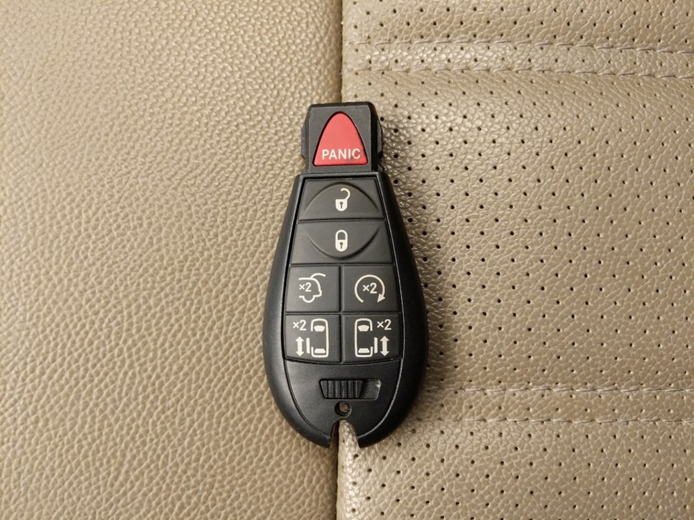 2016 Chrysler Town and Country - Keys