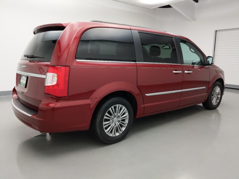 2016 Chrysler Town and Country - Passenger Rear Side