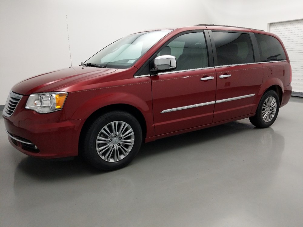 2016 Chrysler Town and Country - Driver Front Side