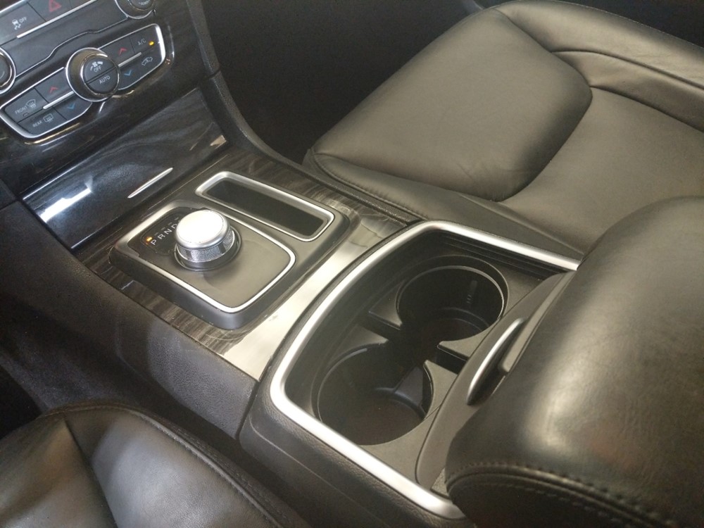 2016 Chrysler 300 - Center Console/Cup Holders