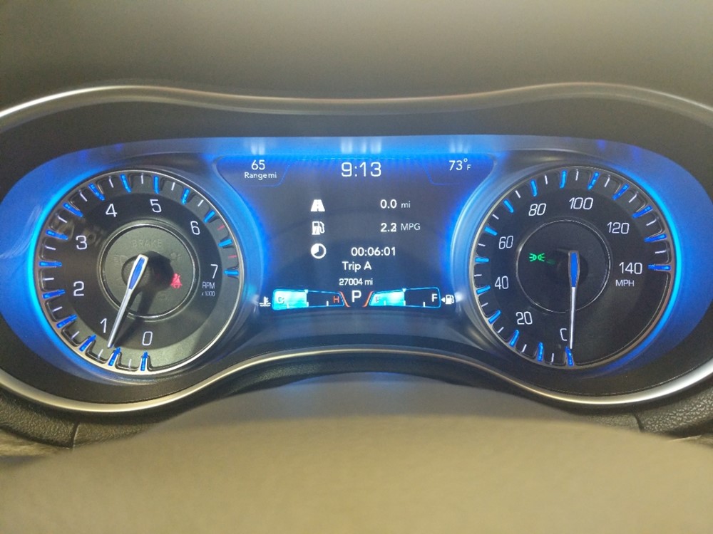 2016 Chrysler 300 - Odometer Close Up