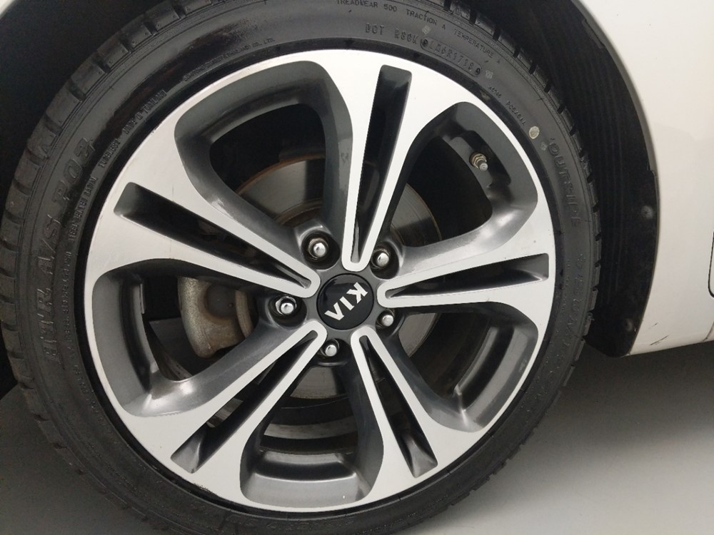 2016 Kia Forte - Wheel