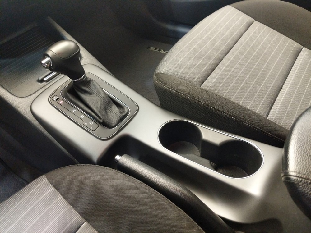 2016 Kia Forte - Center Console/Cup Holders