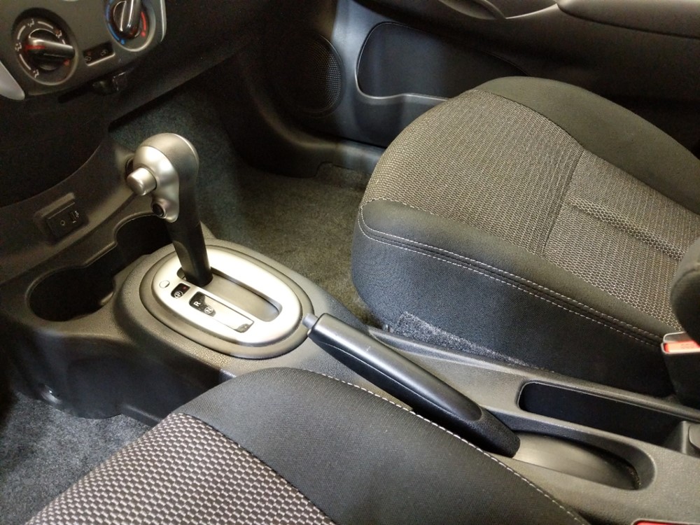 2017 Nissan Versa - Center Console/Cup Holders